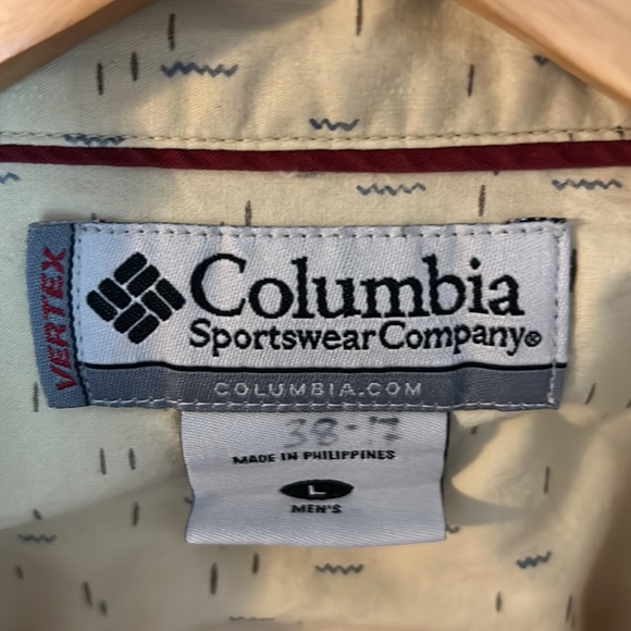 men’s short sleeve button down shirt. Pale yellow size large. - Picture 2 of 8